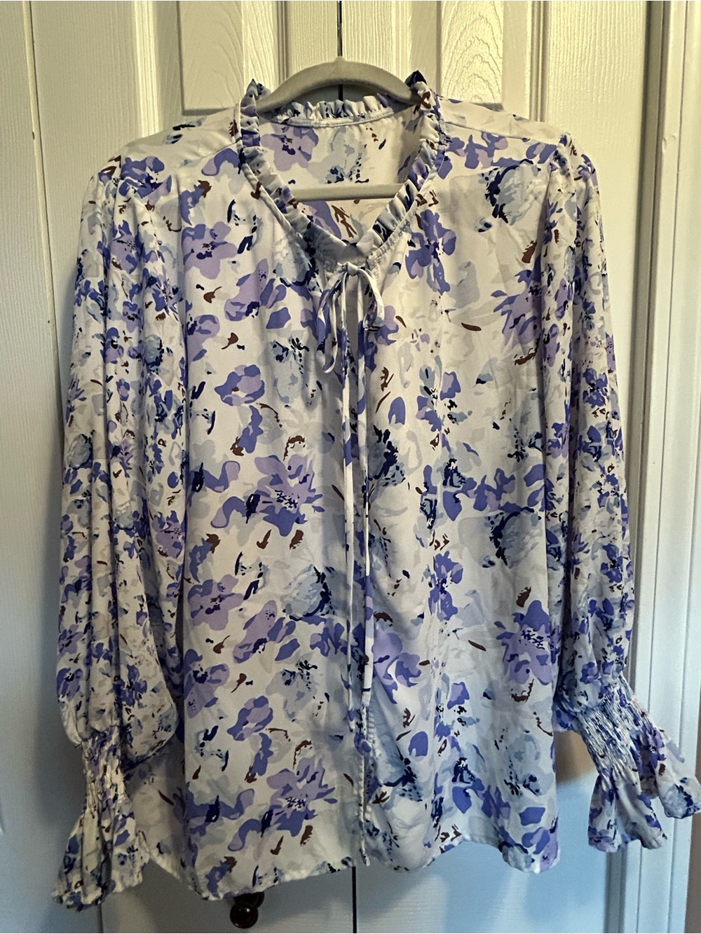 Women's Ruffled Tie-Neck Floral Blouse in Lavender and White